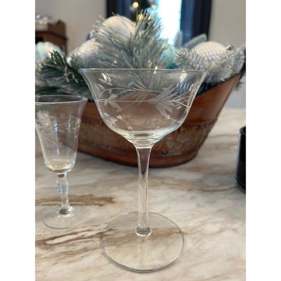 Vintage Heirloom Hand Etched Drinkware - Picture 2 of 12